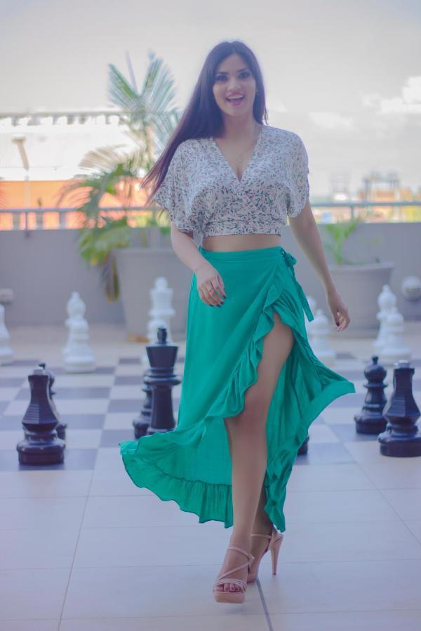 Wyndham Costa Del Sol Pucallpa Bagian luar foto A woman wearing a wrap skirt