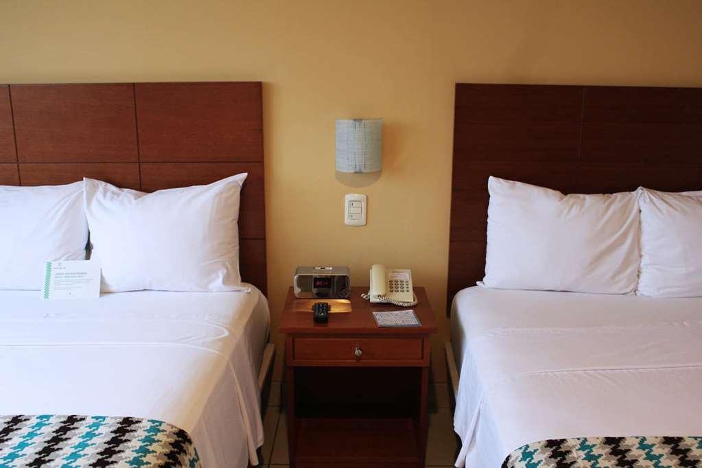 Wyndham Costa Del Sol Pucallpa Ruang foto A room at the hotel
