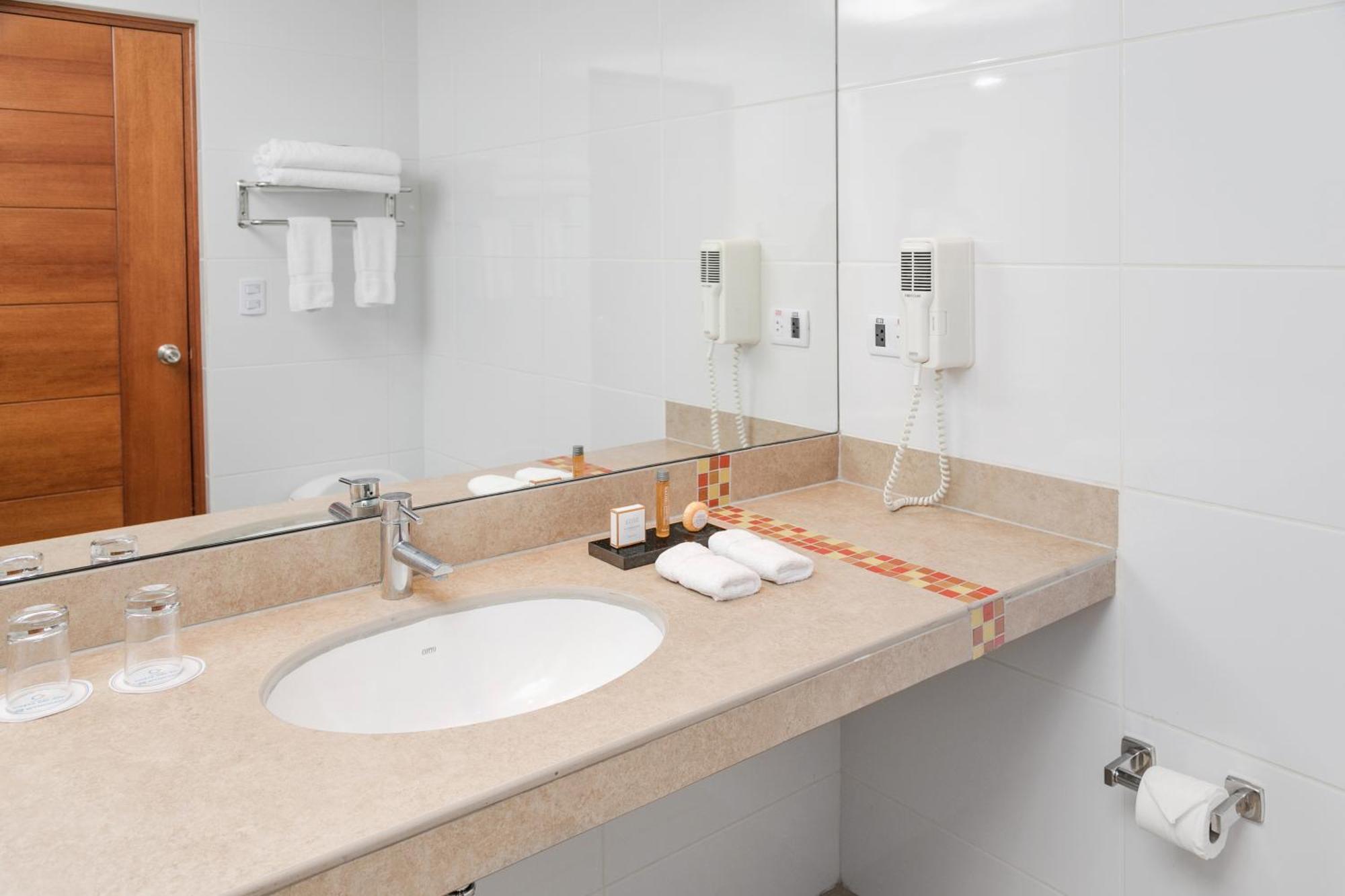 Wyndham Costa Del Sol Pucallpa Bagian luar foto