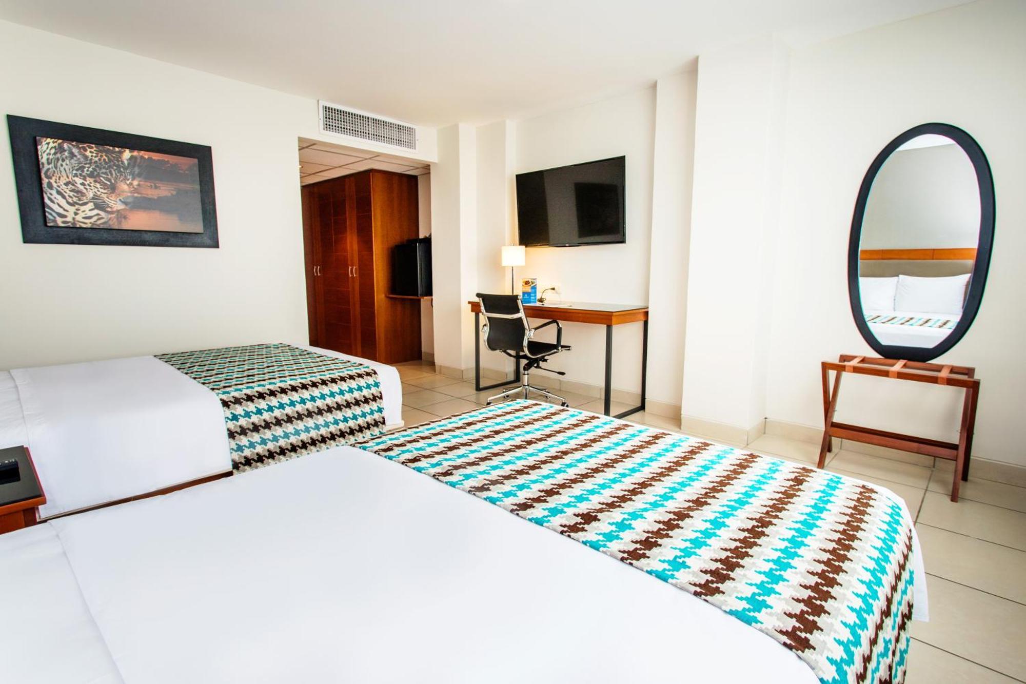 Wyndham Costa Del Sol Pucallpa Bagian luar foto