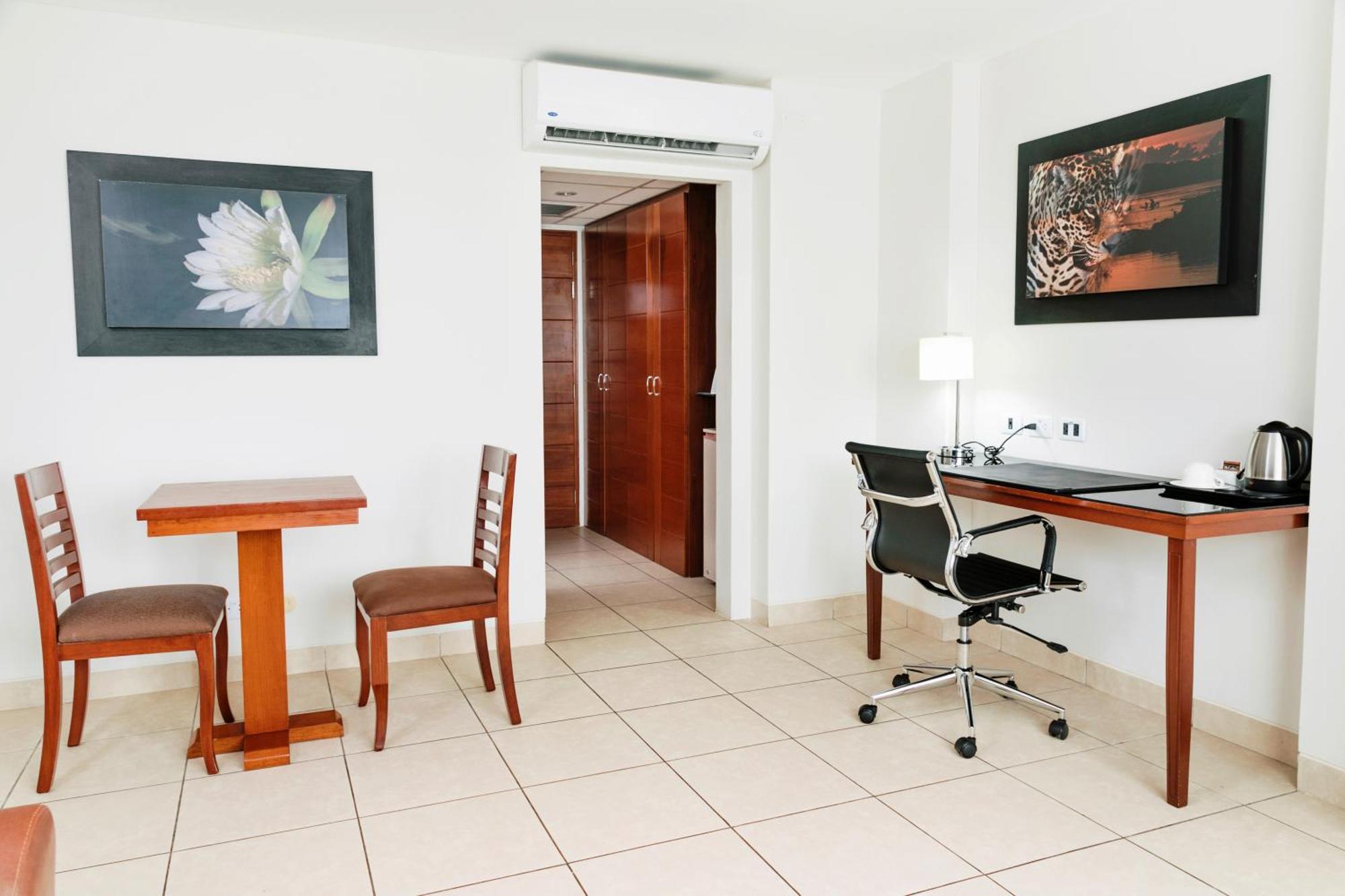 Wyndham Costa Del Sol Pucallpa Bagian luar foto