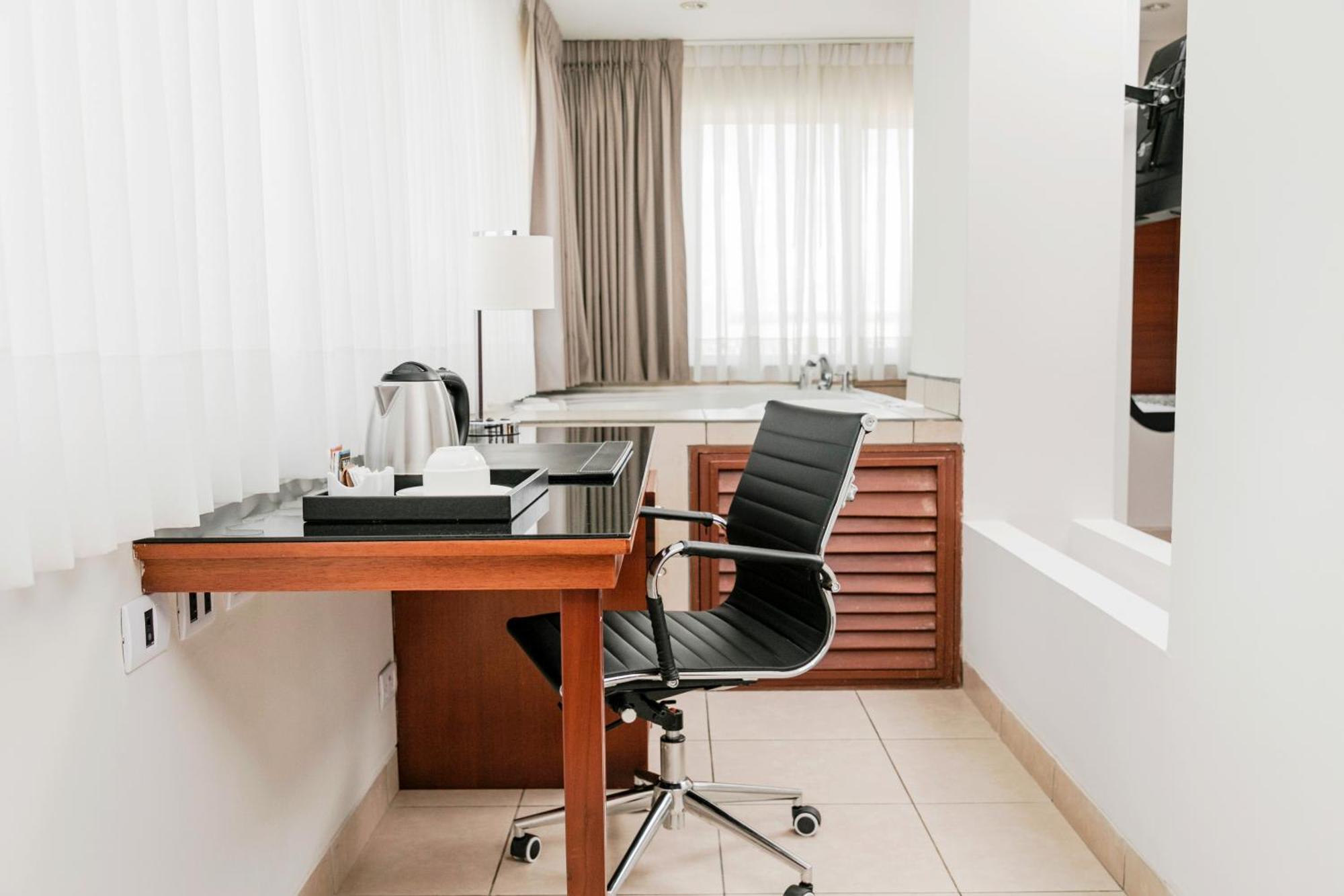 Wyndham Costa Del Sol Pucallpa Bagian luar foto