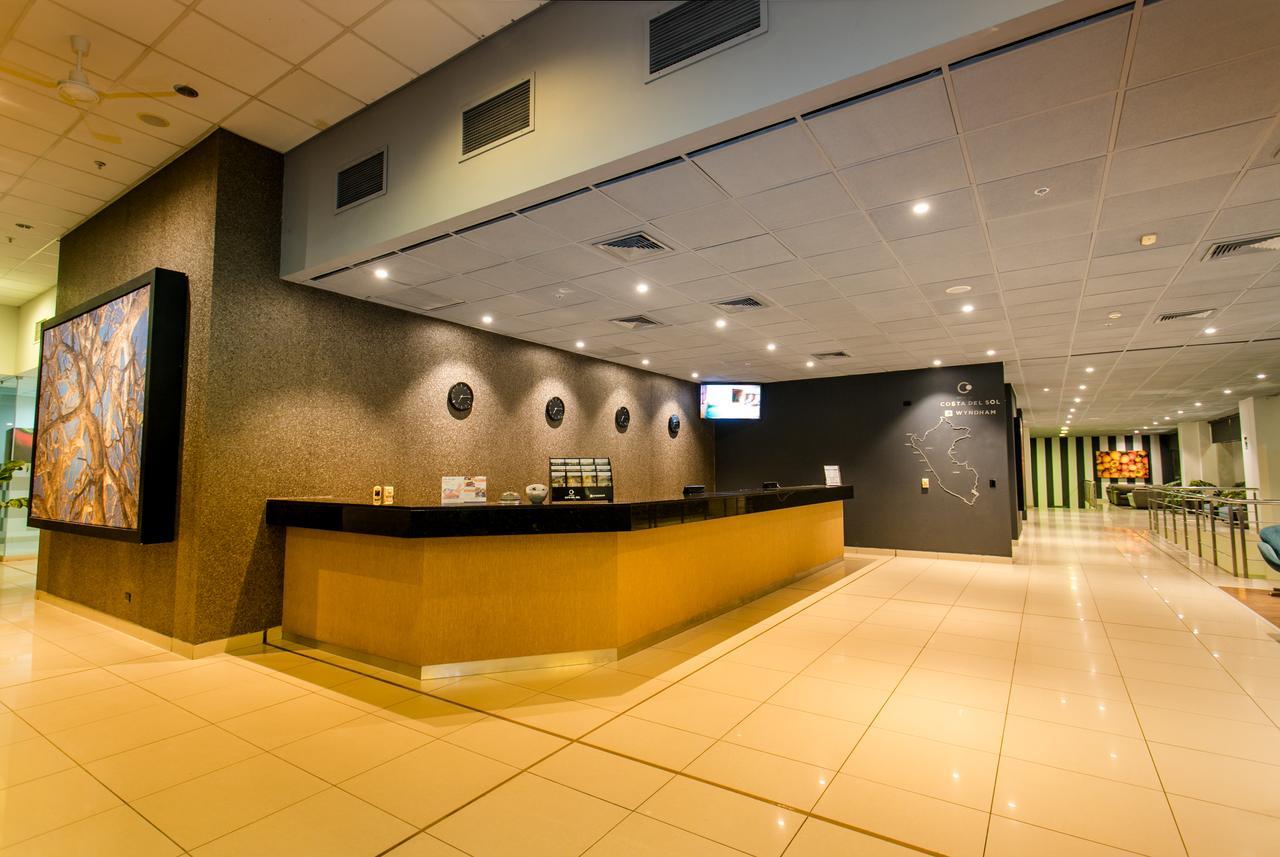 Wyndham Costa Del Sol Pucallpa Bagian luar foto The Qantas First Lounge at Perth International Airport