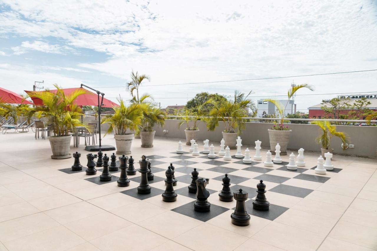 Wyndham Costa Del Sol Pucallpa Bagian luar foto Rooftop