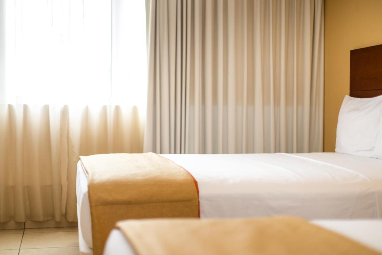 Wyndham Costa Del Sol Pucallpa Bagian luar foto A room at the hotel
