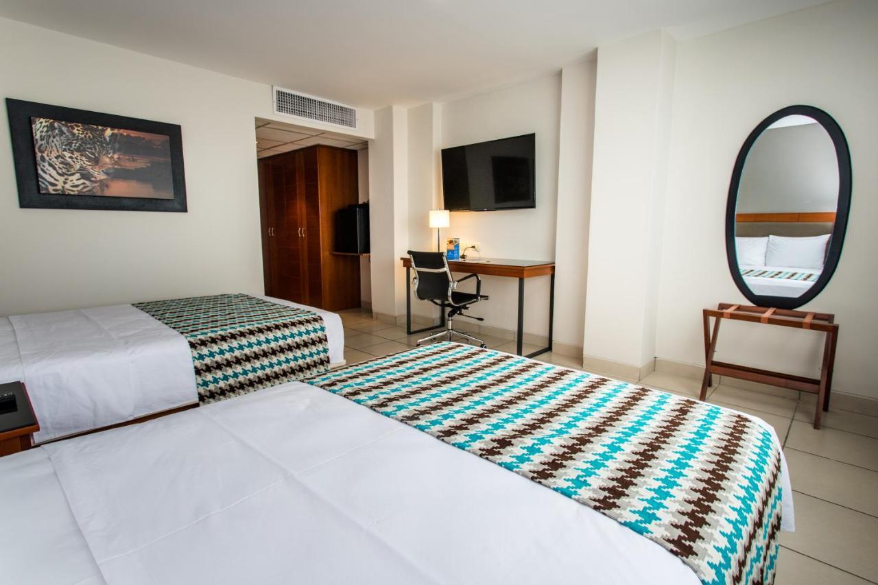 Wyndham Costa Del Sol Pucallpa Bagian luar foto