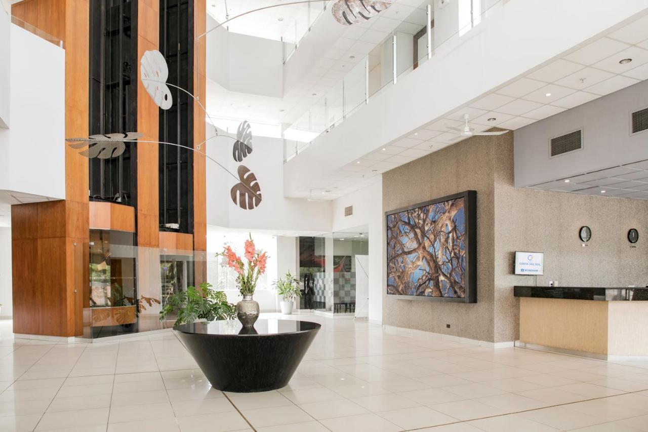 Wyndham Costa Del Sol Pucallpa Bagian luar foto Interior of the hospital