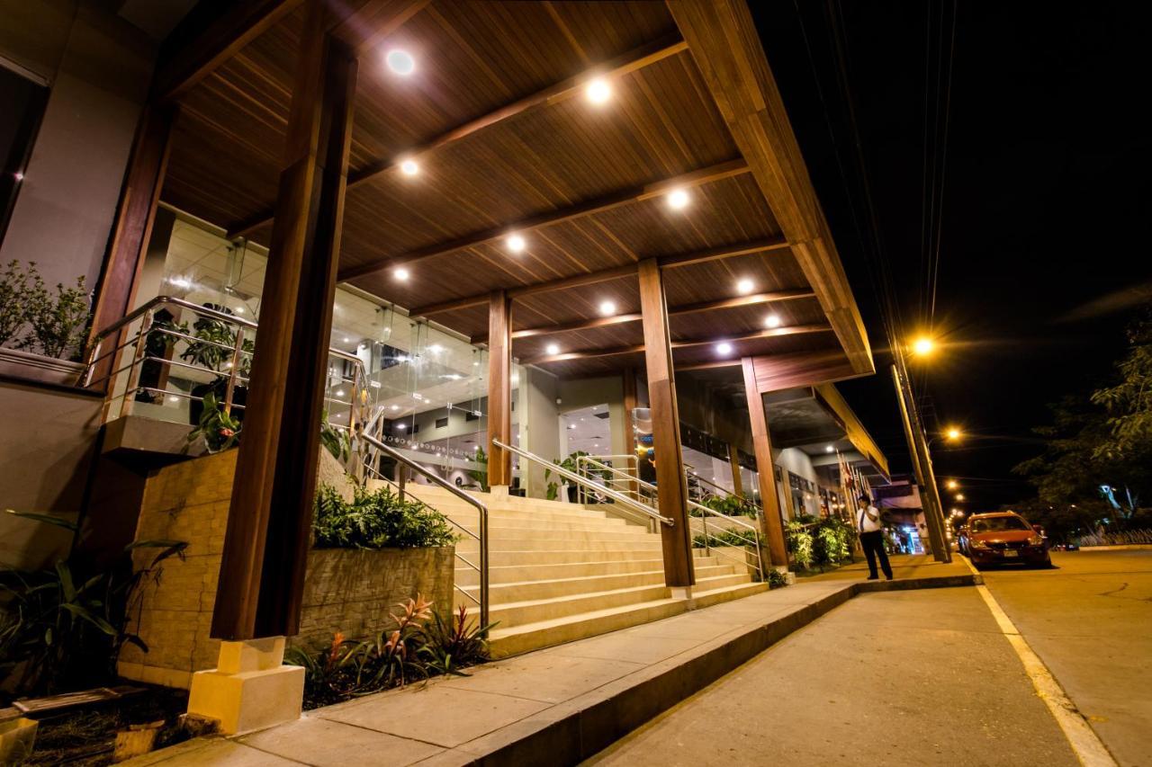 Wyndham Costa Del Sol Pucallpa Bagian luar foto The main entrance of the hotel
