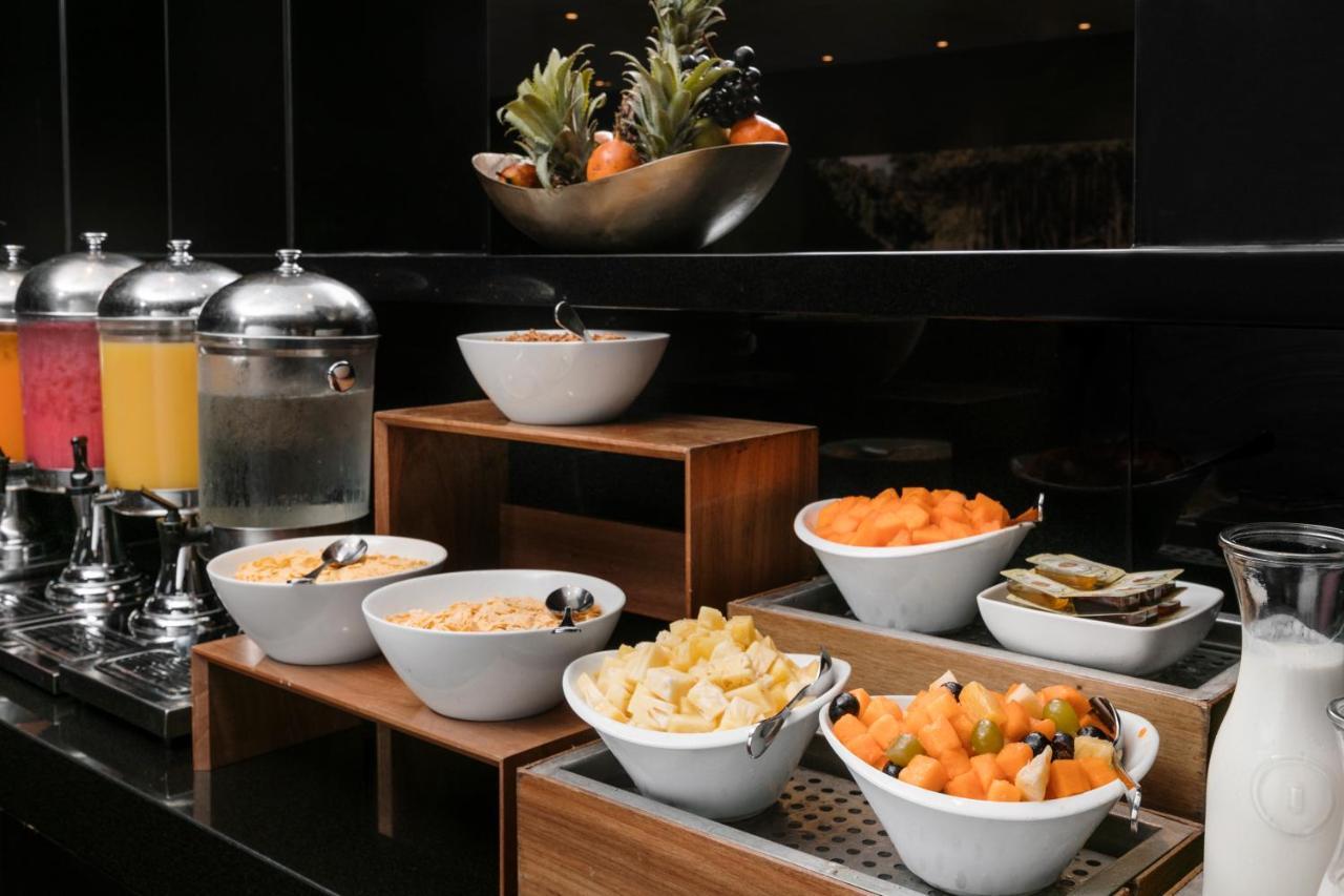 Wyndham Costa Del Sol Pucallpa Bagian luar foto A breakfast buffet