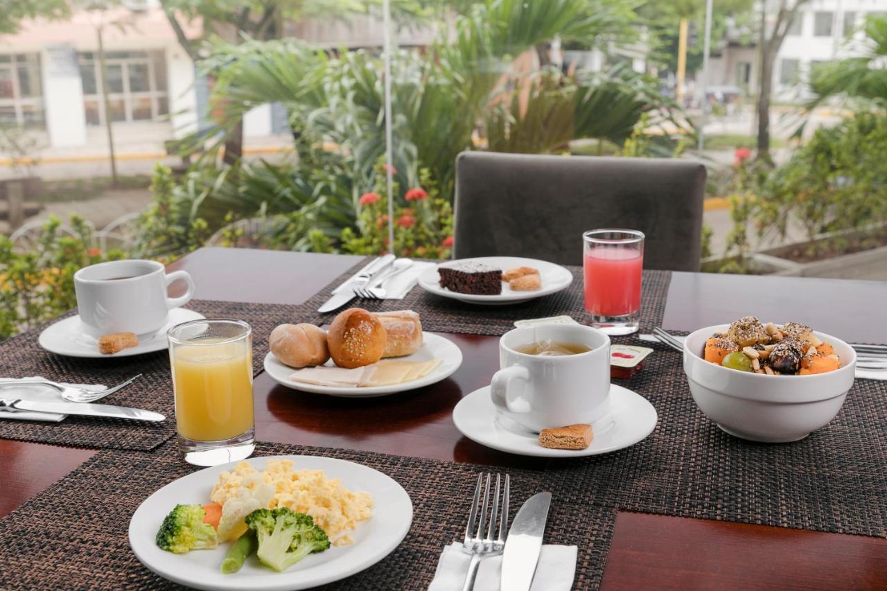 Wyndham Costa Del Sol Pucallpa Bagian luar foto A typical breakfast